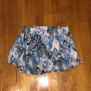 Patterned blue shorts